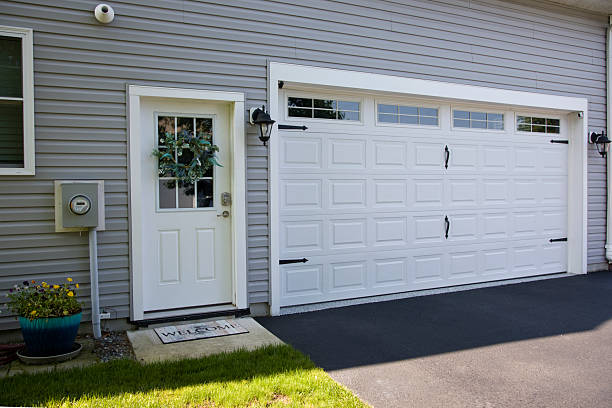 24/7 Emergency Garage Door Panel Replacement experts in Osawatomie, KS
